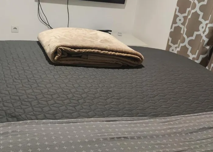 100sqm2bedrooms Free Parking Airport 10min