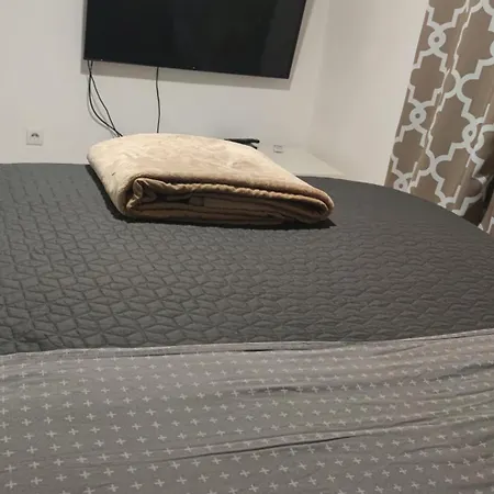 100sqm2bedrooms Free Parking Airport 10min